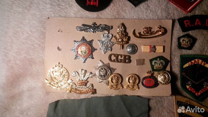 Коллекция кокард и нашивок ок 60 шт