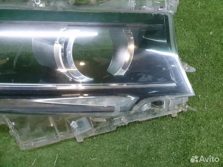 Стекло фары правой Toyota Land Cruiser Prado
