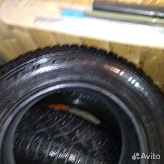 Nitto Therma Spike 215/65 R16 98T