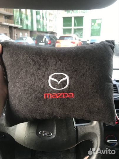 Подушка с логотипом Мазда оригинал