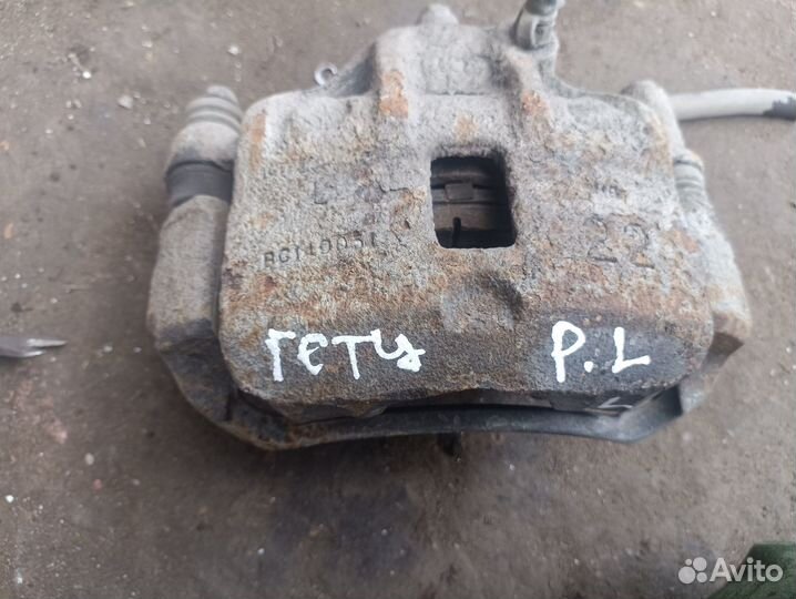 Передний левый суппорт Hyundai Getz