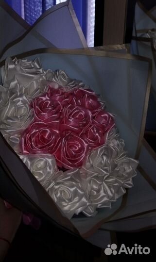 Розы из атласных лент