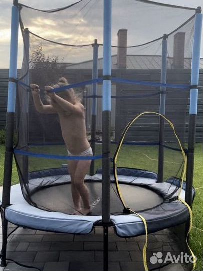 Детский батут с сеткой