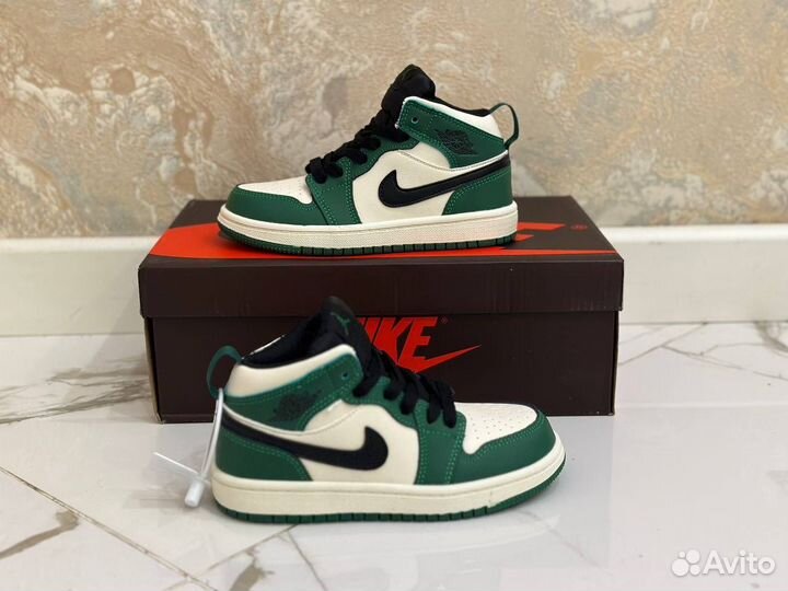 Кроссовки Nike Air Jordan 1 зеленые