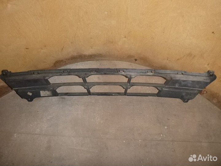 Решетка в бампер центральная hyundai solaris 2010