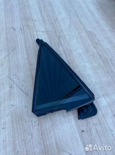 Форточка двери задняя левая Mazda 3 BL