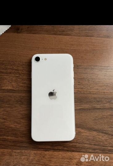 iPhone SE, 64 ГБ