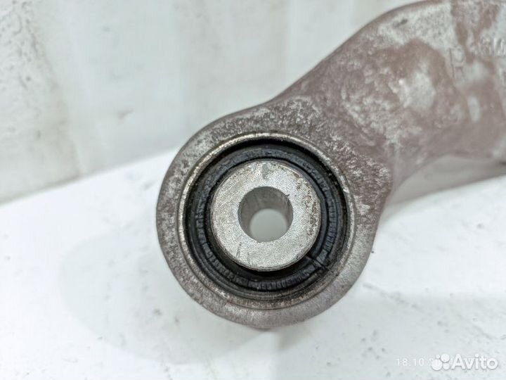 Рычаг поперечный верхний правый Audi A4 B8 1.8 CJE