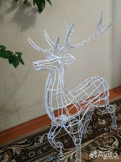 Новогодний олень с гирляндой