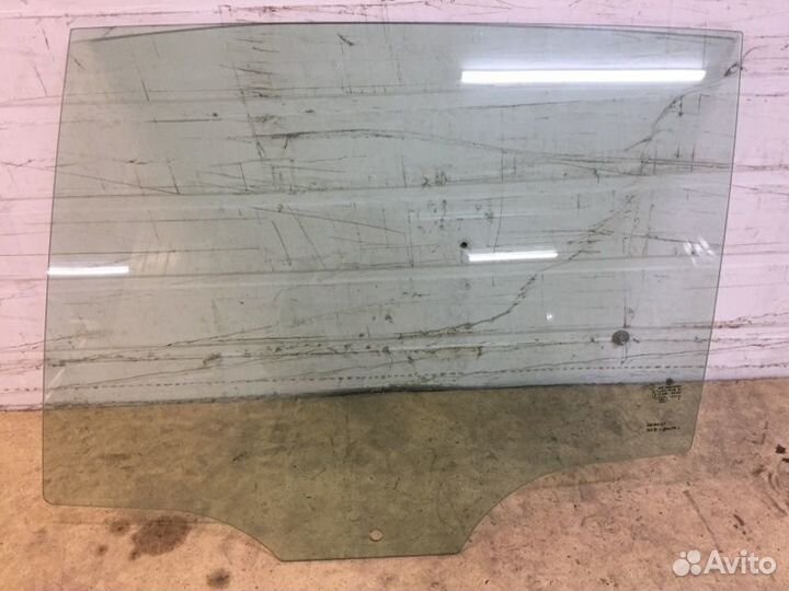 Стекло двери заднее левое Volkswagen Golf 5G