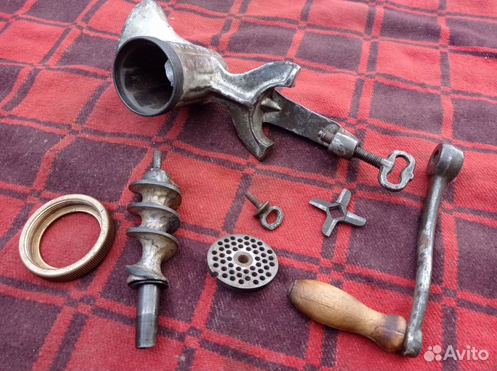 Мясорубка чугунная (*К*А*С*Л*И*)