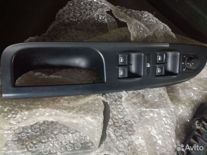 Блок упр. электростеклоподьемниками пассат б6