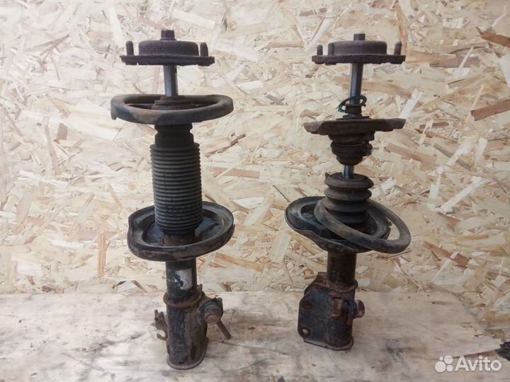 Пружина амортизатор передний Mazda 323 BJ 2001г