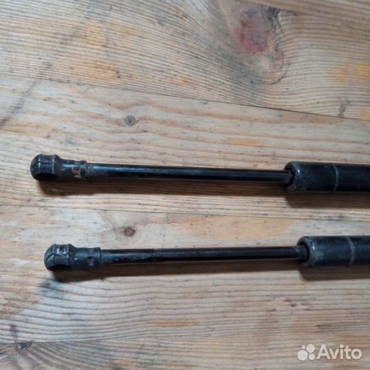 Амортизаторы капота BMW E38