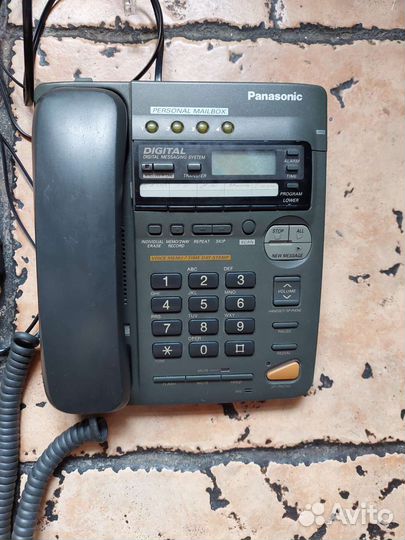 Телефон Panasonic проводной с автоответчиком