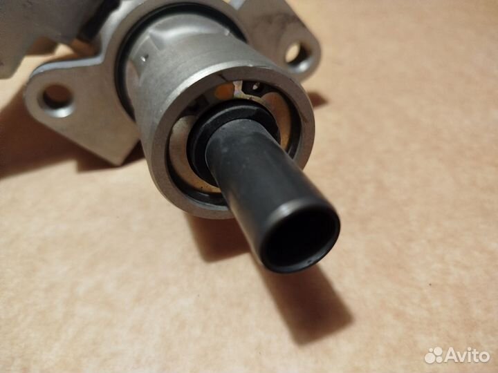 Главный тормозной цилиндр Mercedes W140