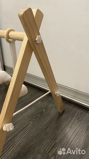 Стойка монтессори с игрушками