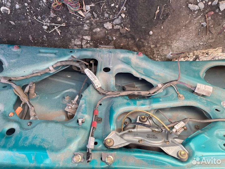 Дверь багажника toyota ipsum