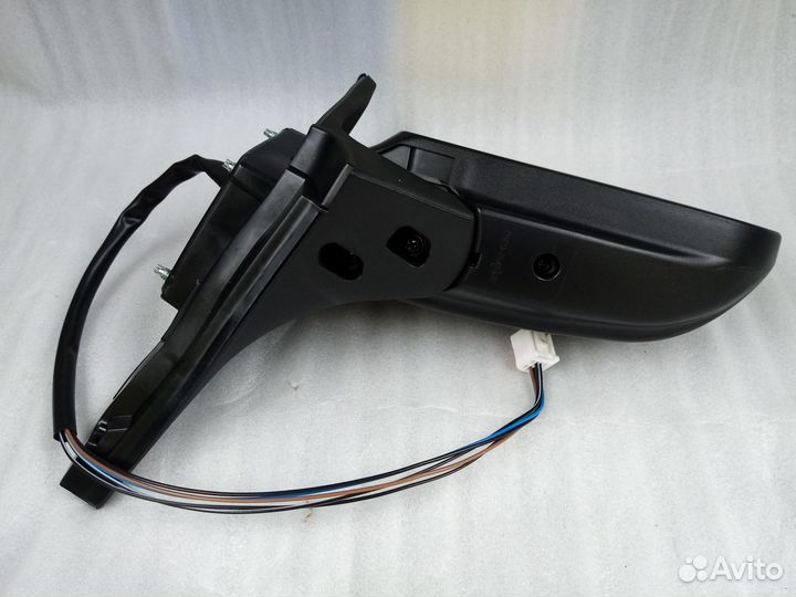 Mazda 323 зеркало правое новое 1998-2003