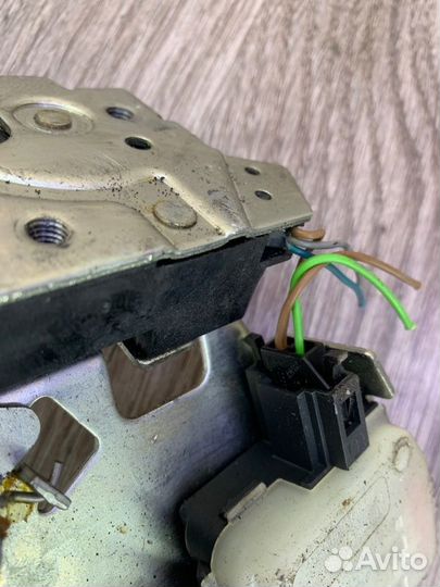 Замок багажника задний Ford Mondeo хетчбэк 5-ти