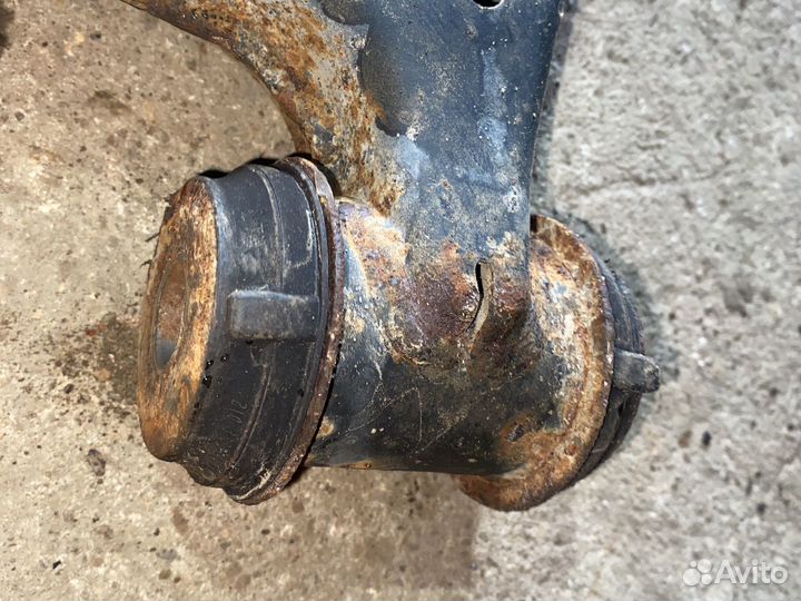 Рычаг передний правый нижний Mercedes W210