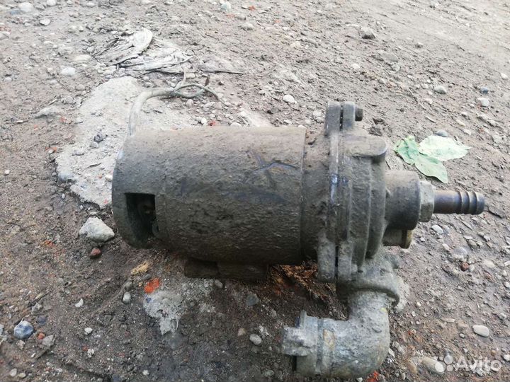 Водиная помпа от бетононасоса 24 вольт