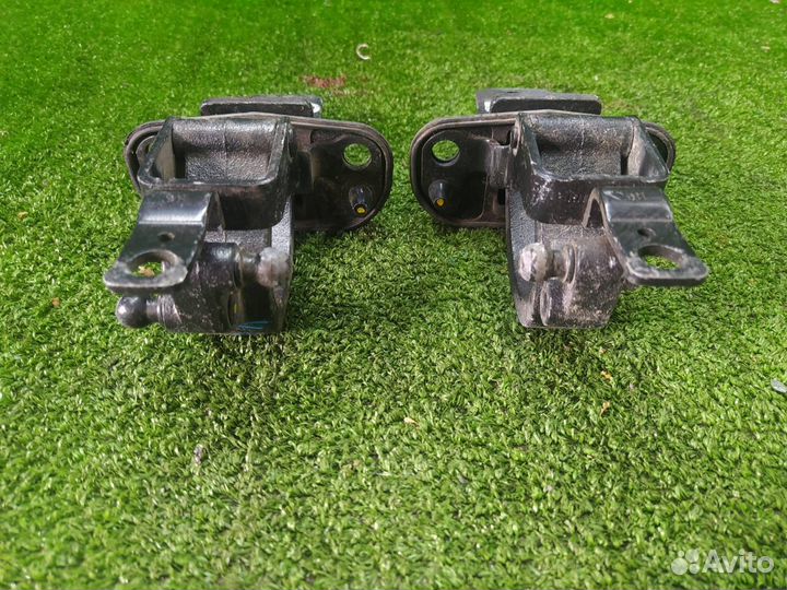 Петли багажника Volvo V70