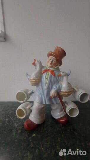 Бюргер с гусями. Штоф с рюмками. Немецкий фарфор