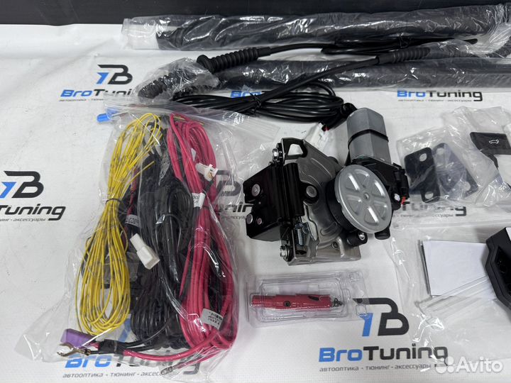 Доводчик двери багажника Toyota Land Cruiser 200