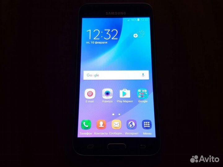 Телефон Samsung J3