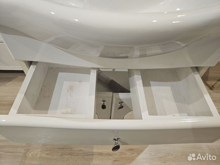 Тумба с раковиной для ванной