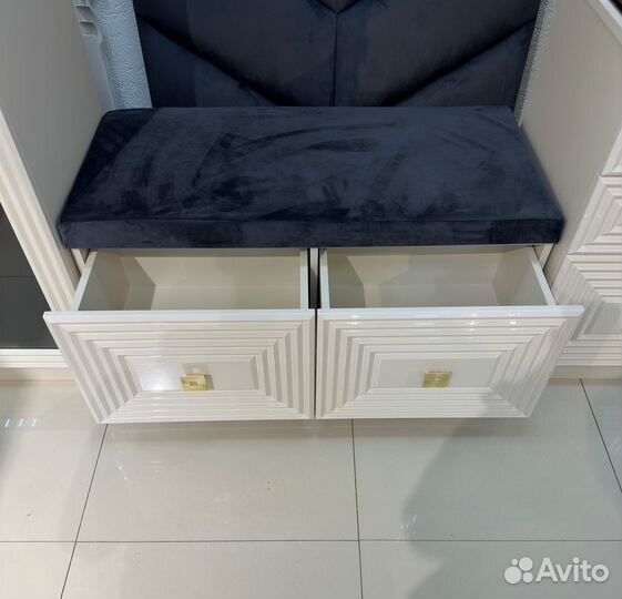 Прихожая Алия