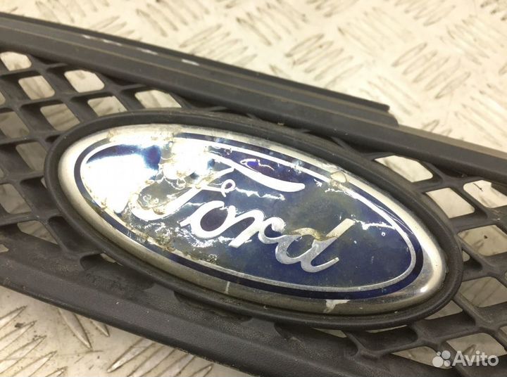 Решетка радиатора Ford Fiesta 1.3 I 2004