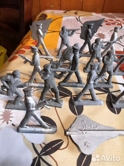 Игрушки СССР солдатики