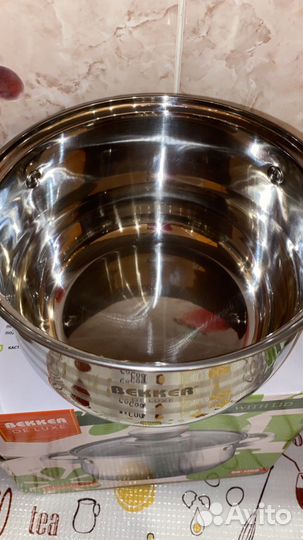 Кострюля новая с крышкой, нержавейка, 2.8 литра