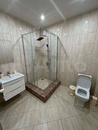 2-к. квартира, 80 м², 1/6 эт.