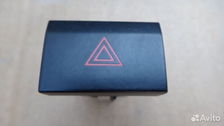 Кнопка аварийного сигнала Фольксваген Поло