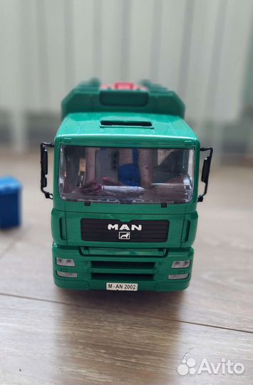 Мусоровоз bruder