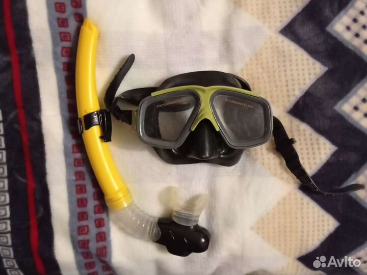 Маска с трубкой для плавания