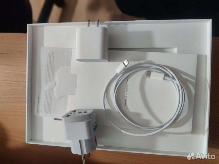 Apple iPad 2021 256GB WI-FI серебристый