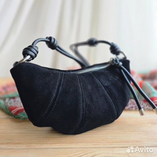 Сумка круассан LeMaire замша черная бордовая