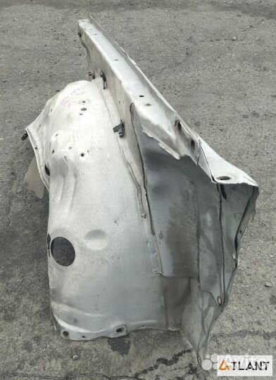 Подкрылок передний правый toyota crown