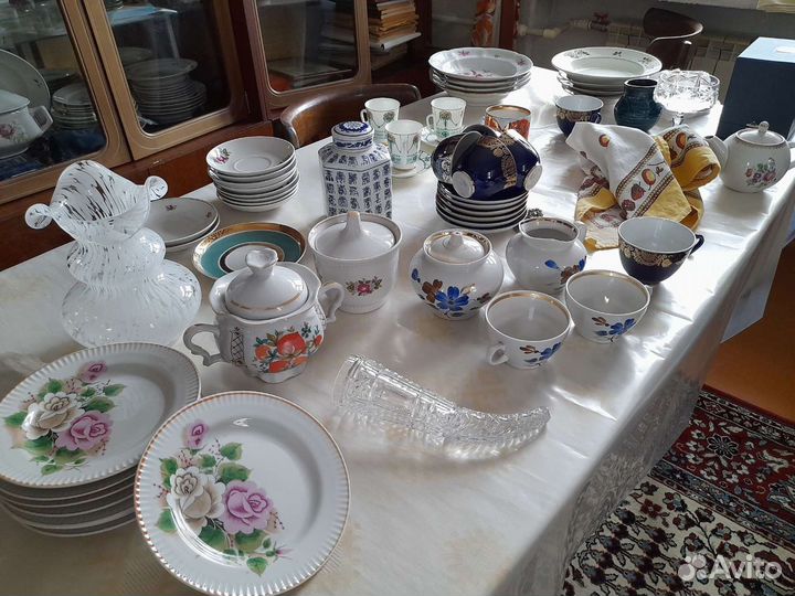 Тарелки сахарницы чайные пары и сервизы