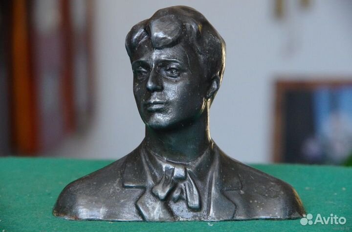 Бюст Есенина