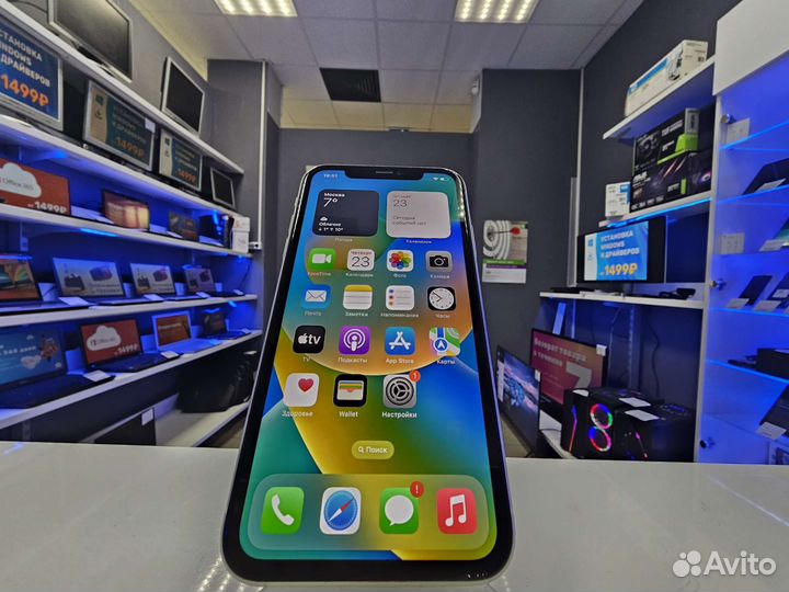 iPhone 11, 64 ГБ