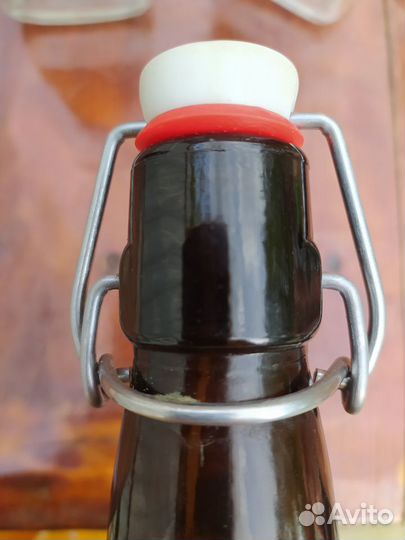 Бутылки стеклянные с бугельной крышкой