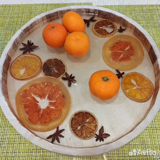 Поднос с цитрусами