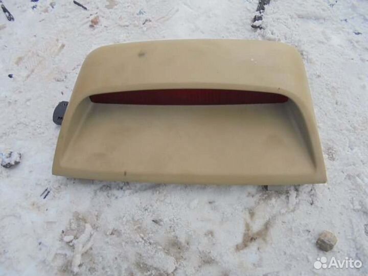 Стоп-сигнал в салоне Toyota Avensis AZT251 2AZ-FSE