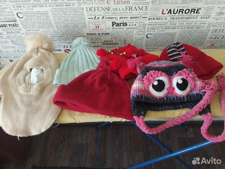 Вещи (шапки) на девочку 3-5 лет