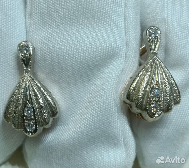 Золотые серьги с бриллиантами 583